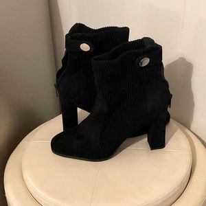 Sided Like Block Heel Mid CalfBoots Size 10